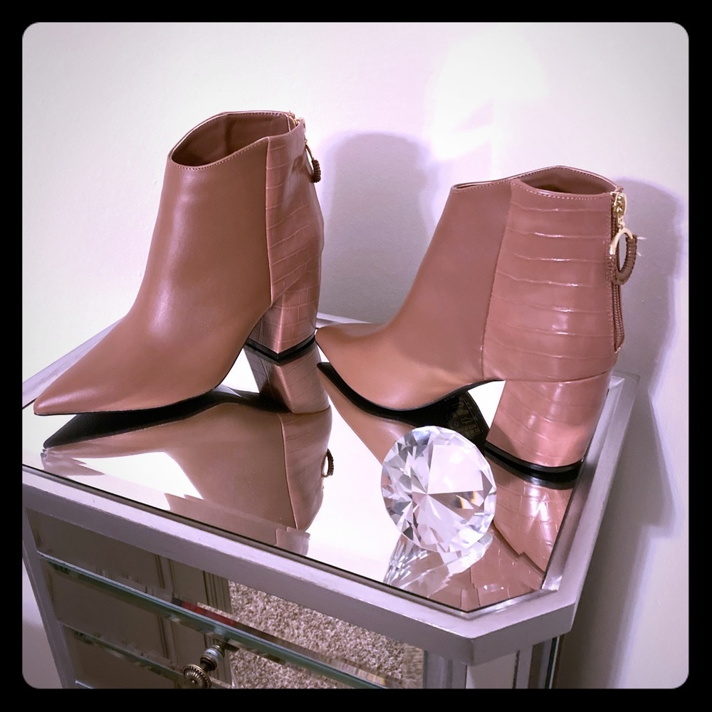 Leather/Crocodile embossed pointy-toe boots